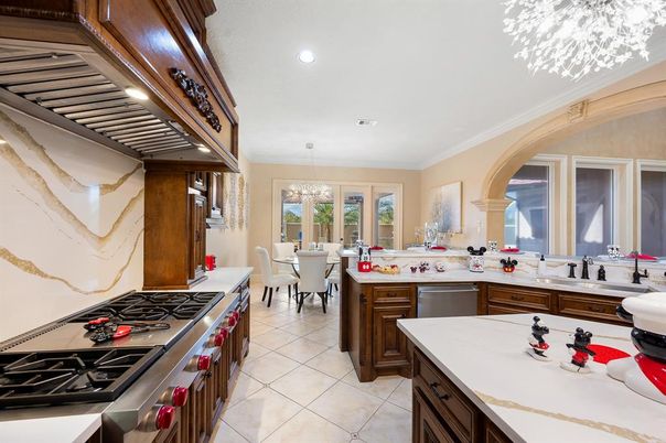 Chandelier, Dining room, Interior, Kitchen, Pendant Lights, Recessed Lighting, Stainless Steel Appliances