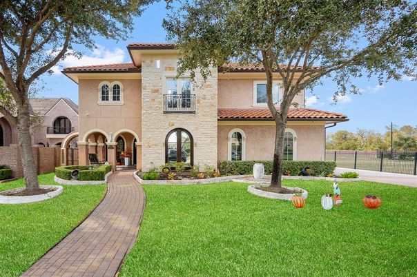 Backyard, Exterior, Facade, Mediterranean