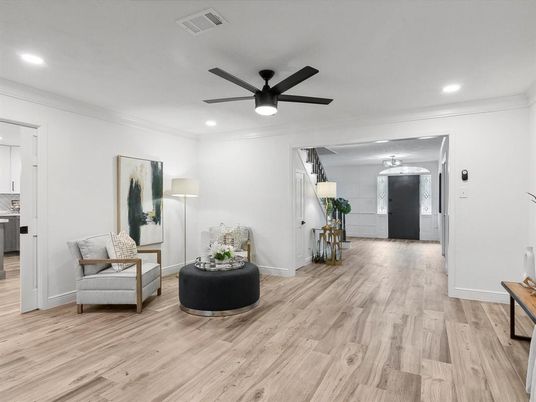 Interior, Recessed Lighting, Wood Texture Flooring