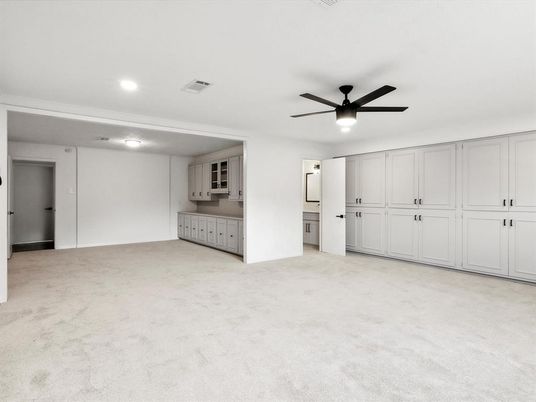 Empty room, Interior, Recessed Lighting