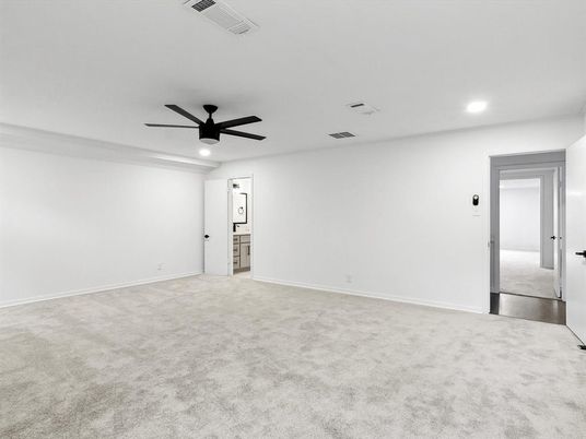 Empty room, Interior, Recessed Lighting