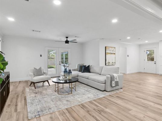 Interior, Living room, Recessed Lighting, Wood Texture Flooring