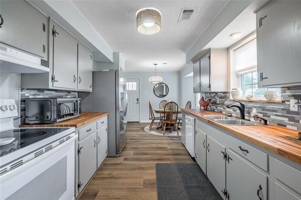 Dining room, Interior, Kitchen, Pendant Lights, Wood Texture Flooring