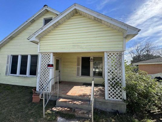 Exterior, Facade, None