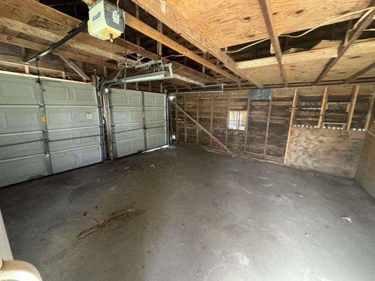 Garage, Interior, Wooden Beams
