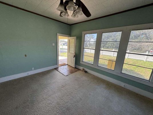 Empty room, Interior