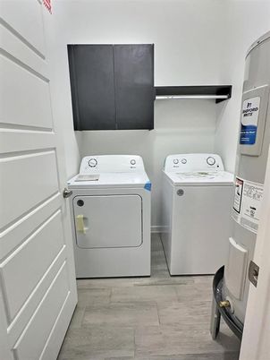 Interior, Utility Closets, Washer, Wood Texture Flooring