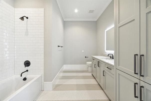 Bathroom, Dual Sink Vanities, Interior, Recessed Lighting