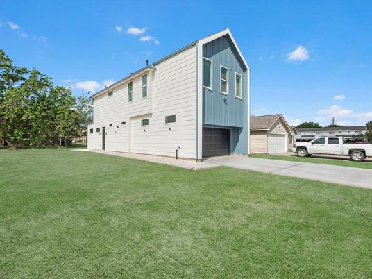 Backyard, Detached Garage, Exterior