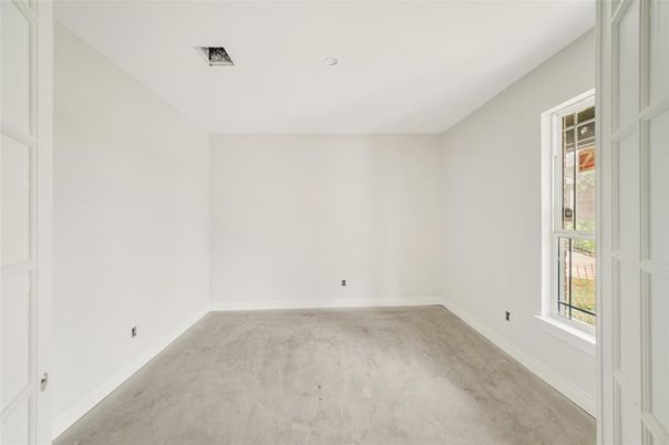 Empty room, Interior