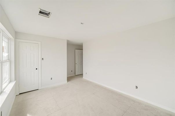Empty room, Interior