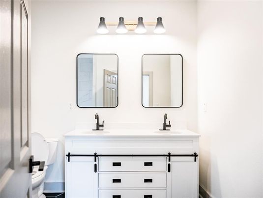 Bathroom, Dual Sink Vanities, Interior