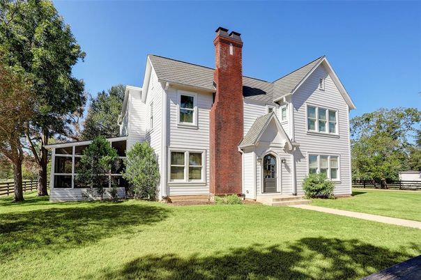 Backyard, Exterior, Facade, Brick Facade, Farmhouse