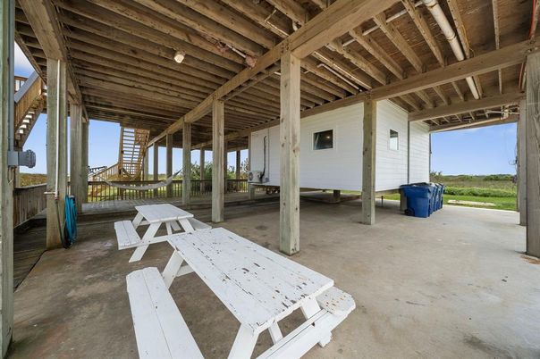 Exterior, Wooden Beams