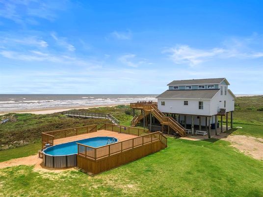 Backyard, Exterior, Pool, Water