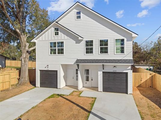 Attached, Exterior, Facade, Farmhouse