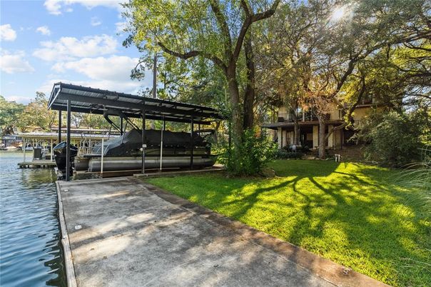 Exterior, Lake