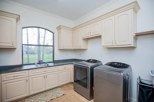 Interior, Washer, Wood Texture Flooring