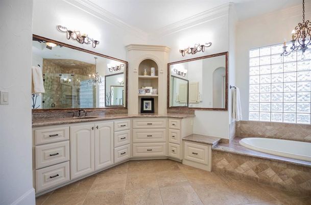 Bathroom, Dual Sink Vanities, Interior