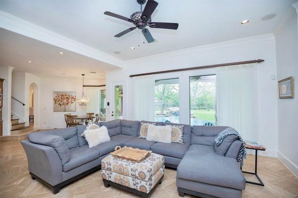 Dining room, Interior, Living room, Pendant Lights, Recessed Lighting, Wood Texture Flooring