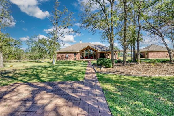 Backyard, Exterior, Facade, Brick Facade, Ranch