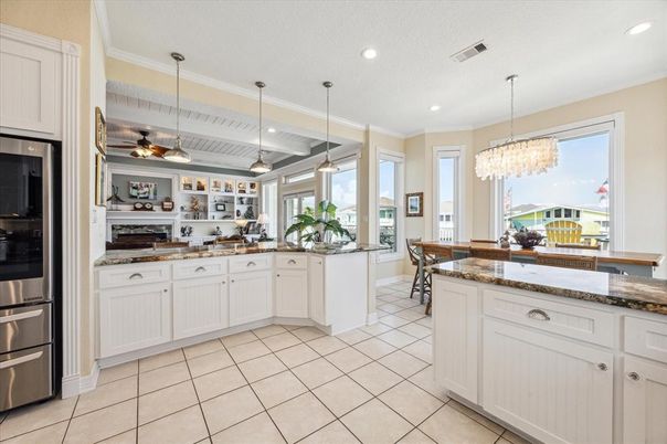 Chandelier, Dining room, Interior, Kitchen, Pendant Lights, Recessed Lighting, Stainless Steel Appliances