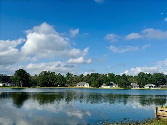 Exterior, Lake