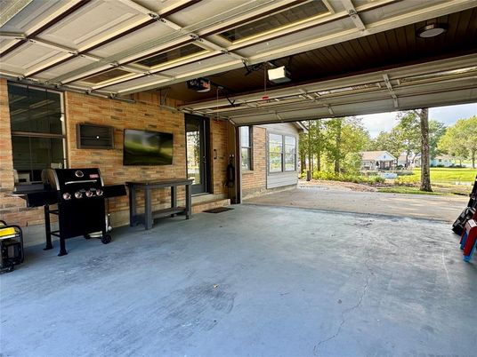 Exterior, Garage