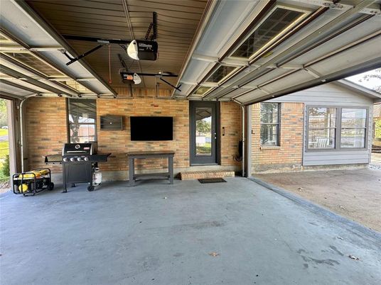 Garage, Interior, Stone Walls