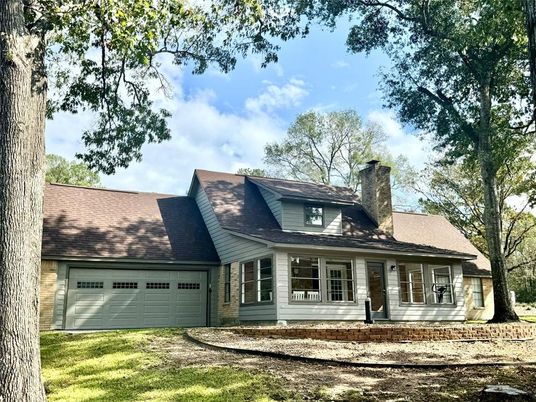 Attached, Exterior, Facade, Cape Cod