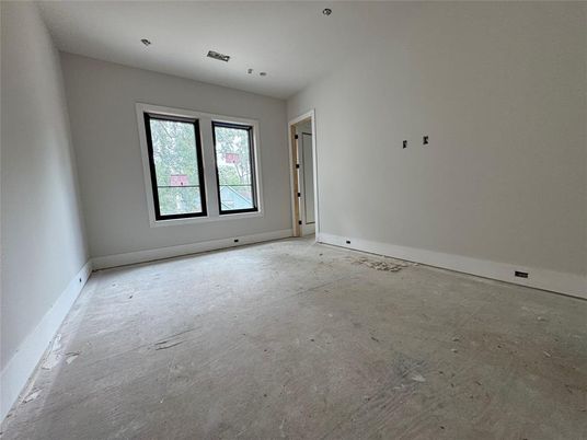 Empty room, Interior