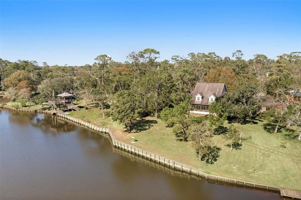 Exterior, Lake