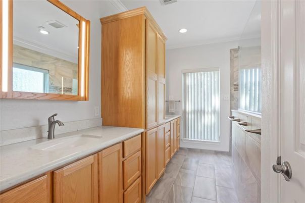Bathroom, Dual Sink Vanities, Interior, Recessed Lighting