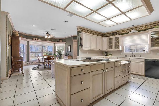 Dining room, Interior, Kitchen, Recessed Lighting