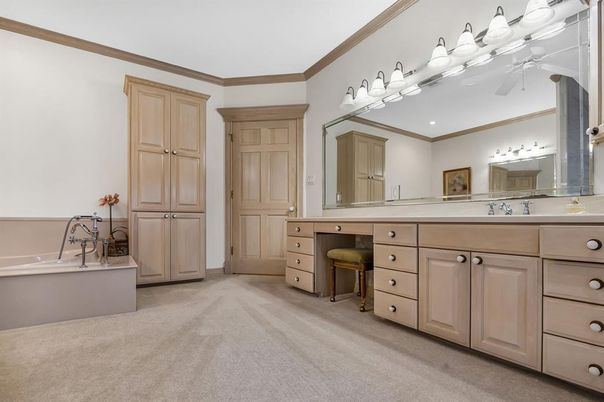 Bathroom, Dual Sink Vanities, Interior