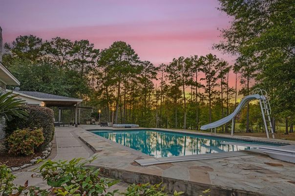 Exterior, Playground, Pool