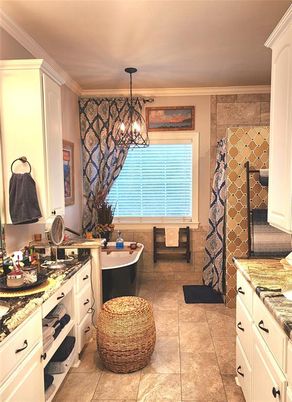 Bathroom, Chandelier, Interior, Pendant Lights