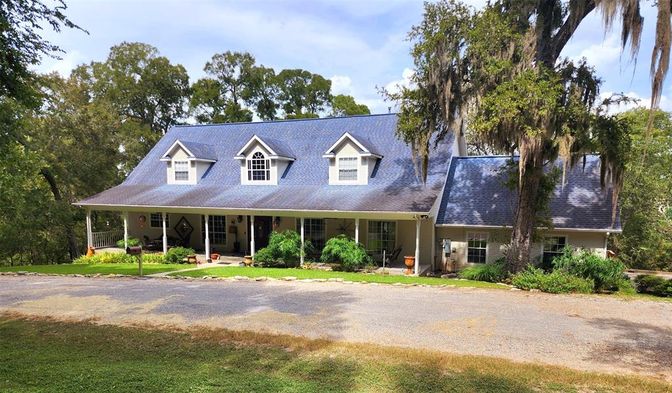 Exterior, Facade, Cape Cod