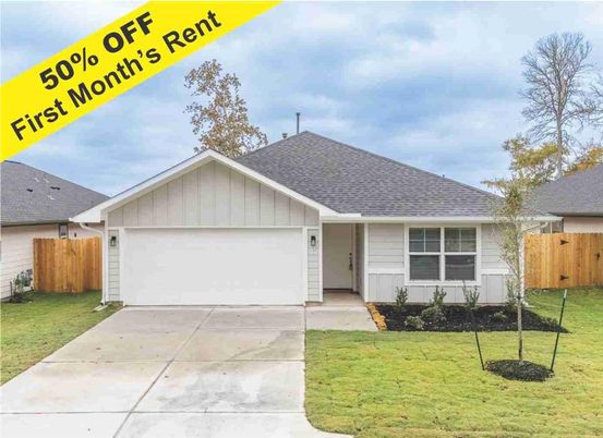 Attached, Exterior, Facade, Ranch