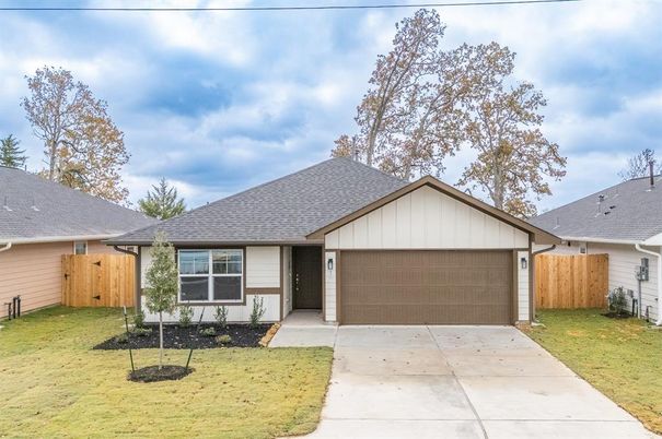 Attached, Exterior, Facade, Ranch