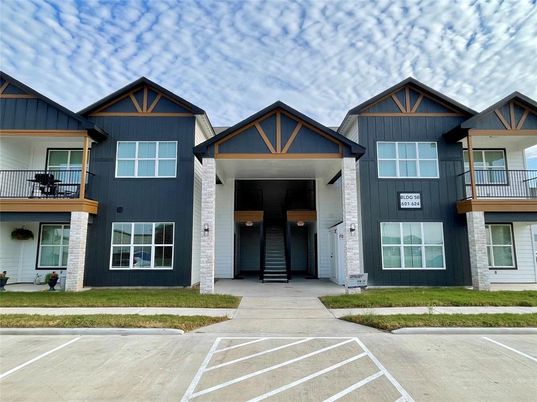 Exterior, Facade, American Craftsman