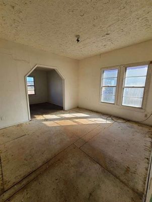 Empty room, Interior