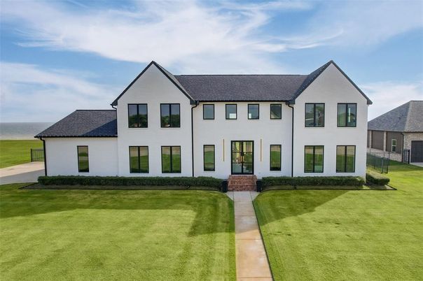 Backyard, Exterior, Facade, Farmhouse