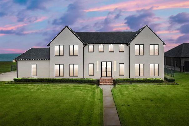 Backyard, Exterior, Facade, Water, Farmhouse