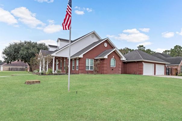 Backyard, Detached Garage, Exterior, Facade, Brick Facade, Ranch