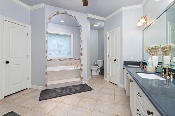 Bathroom, Dual Sink Vanities, Interior, Recessed Lighting