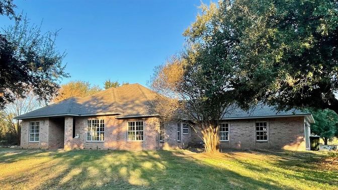 Backyard, Exterior, Facade, Brick Facade, Cape Cod