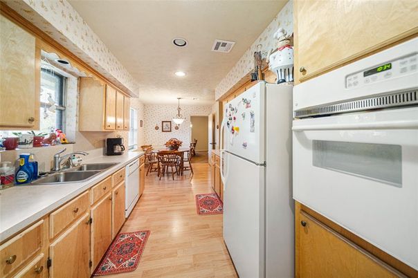 Dining room, Interior, Kitchen, Pendant Lights, Recessed Lighting, Wood Texture Flooring