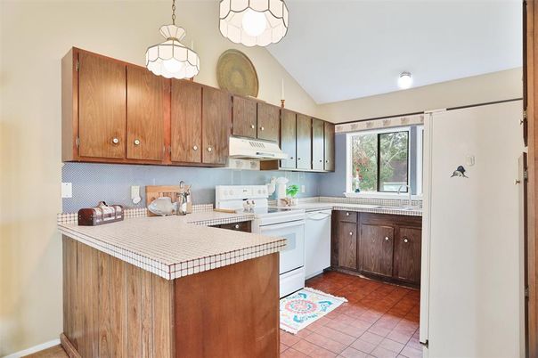 Interior, Kitchen, Pendant Lights, Tile Countertops