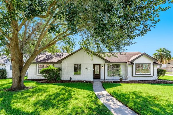 Backyard, Exterior, Facade, Ranch